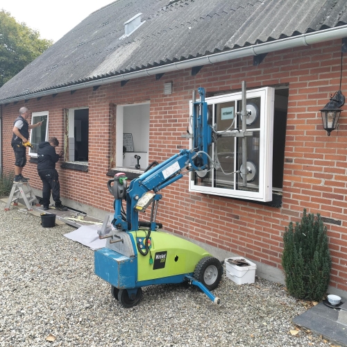 Udskiftning af døre og vinduer udendørs