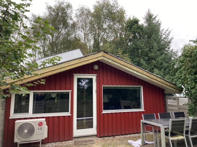 Sommerhus der får udskiftet vinduer og døre