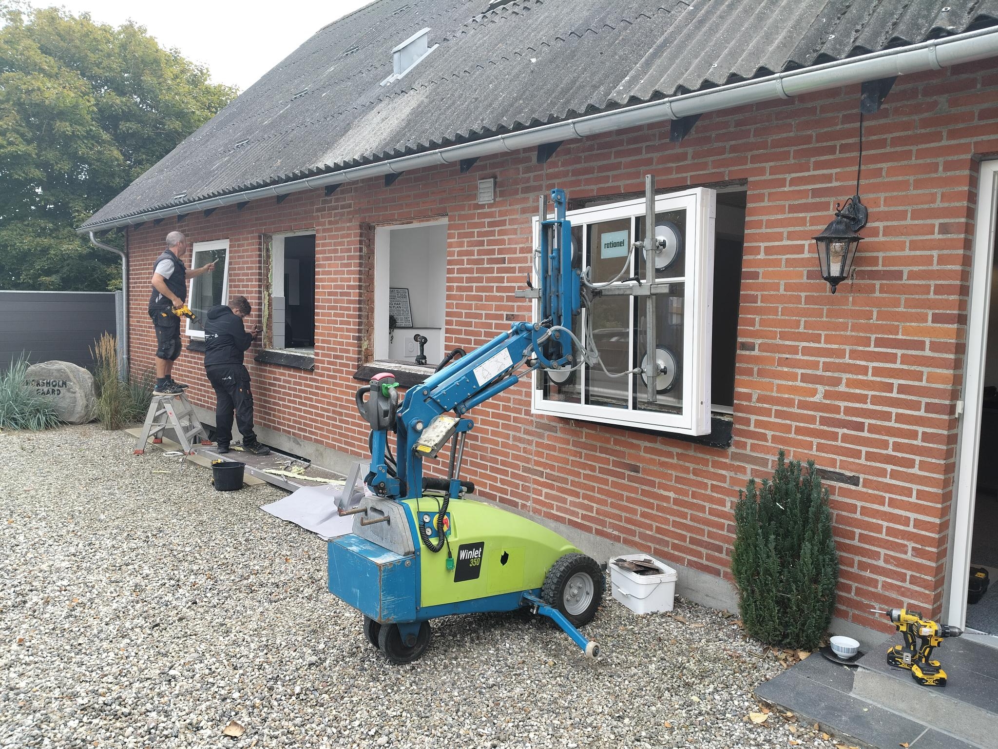 Udskiftning af døre og vinduer udendørs